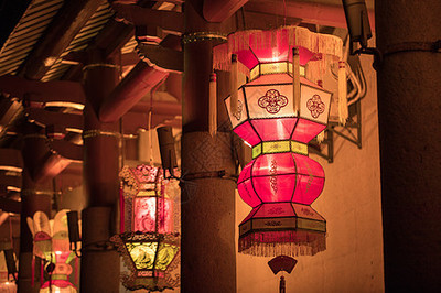 古代富貴人家的紅燈籠高清圖片下載-正版圖片500623232