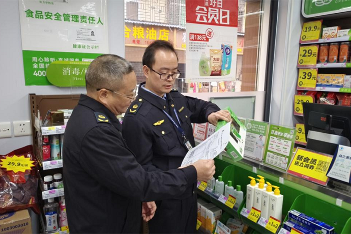筑牢安全防線，護(hù)航佳節(jié)餐桌——陽山縣市場(chǎng)監(jiān)督管理局開展春節(jié)節(jié)前重點(diǎn)食品安全監(jiān)督檢查